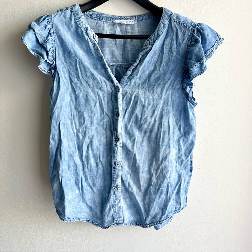 Jane and Delancey Soft Blue Denim Wash Button-Front Womens Top size Medium - Picture 2 of 4